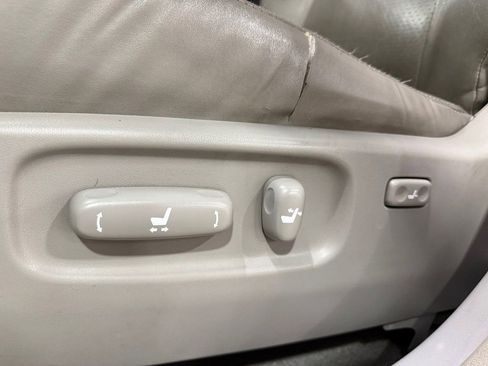Used 2006 Toyota Highlander Limited AWD/4WD image 22