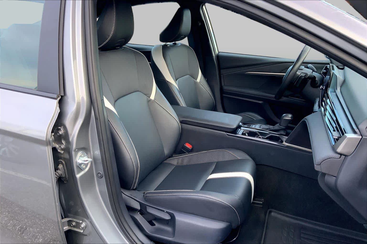 Used 2025 Toyota Camry SE FWD image 8
