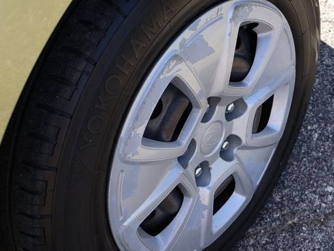Used 2012 Kia Soul FWD image 38