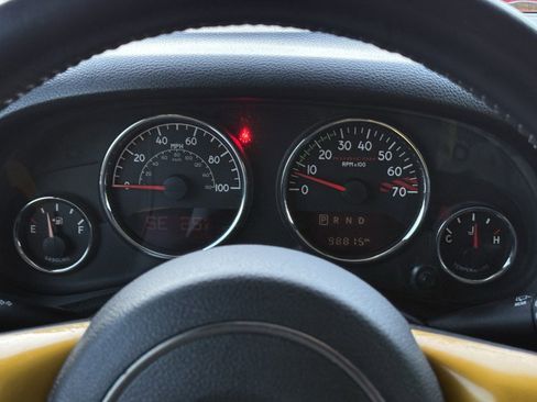 Used 2015 Jeep Wrangler Unlimited Rubicon image 25