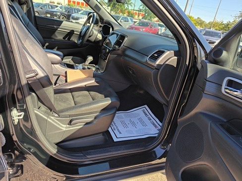 Used 2022 Jeep Grand Cherokee Laredo X image 19