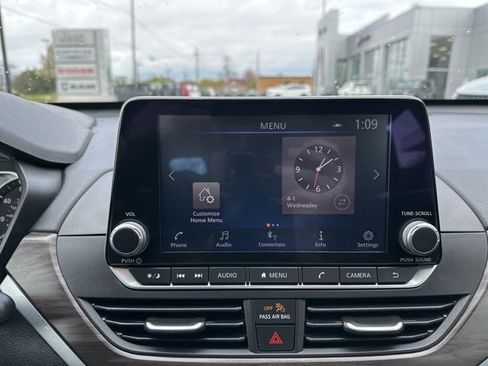 Used 2025 Nissan Altima 2.5 SV FWD image 31
