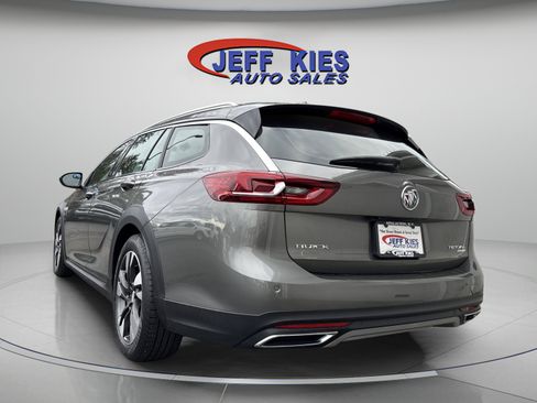 Used 2018 Buick Regal Preferred w/ Sights and Sounds Package image 5