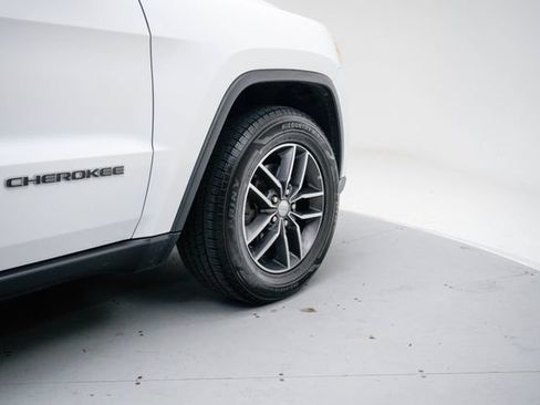 Used 2018 Jeep Grand Cherokee Limited AWD/4WD image 5
