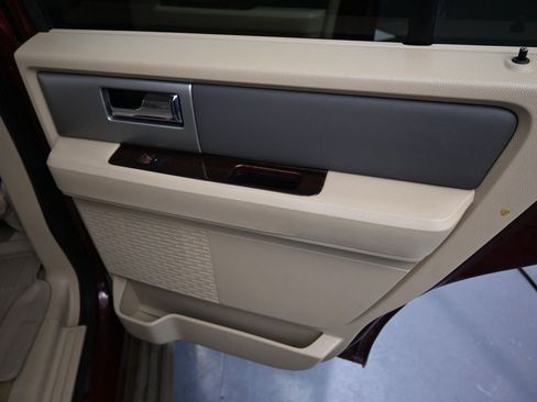 Used 2012 Ford Expedition XLT image 28