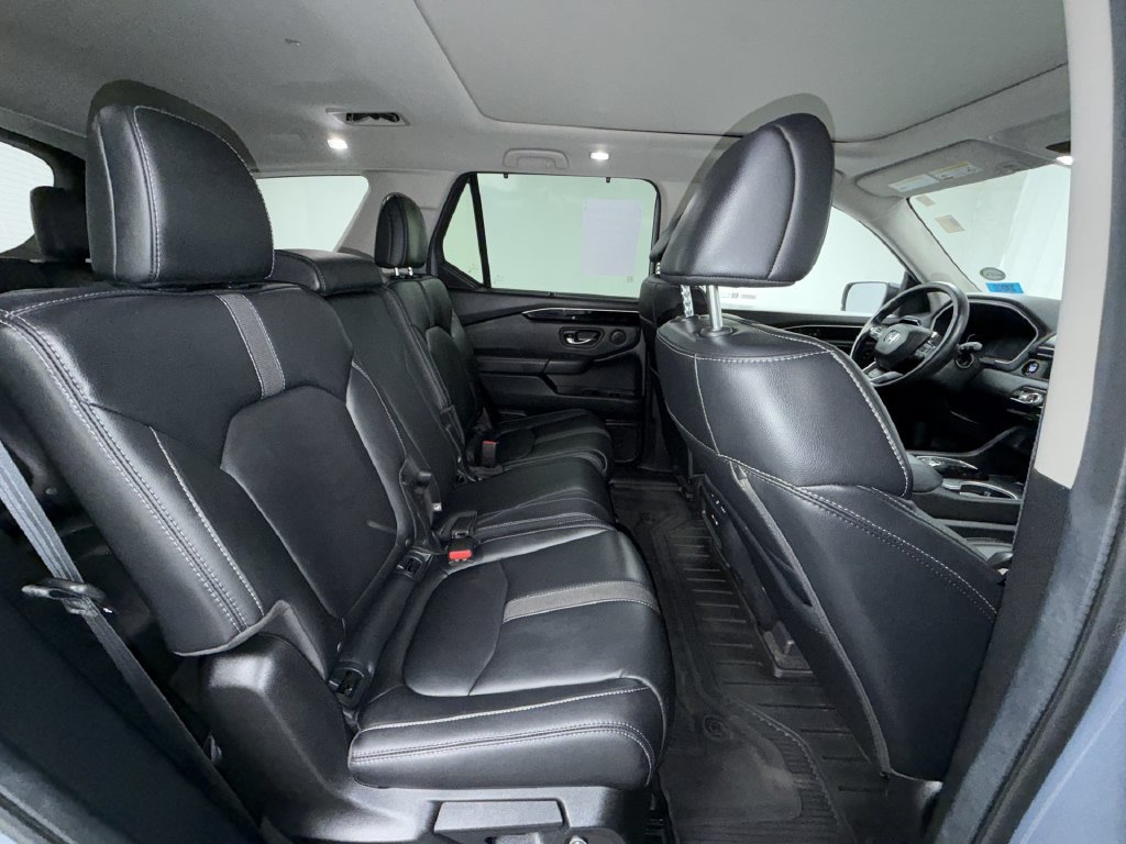 Used 2025 Honda Pilot Touring image 18