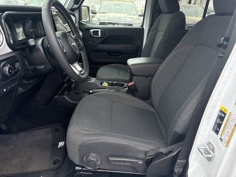 Used 2025 Jeep Wrangler Unlimited Sahara w/ Safety Group image 9