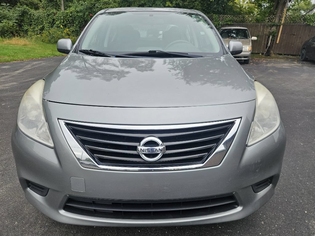 Used 2013 Nissan Versa SV FWD image 4