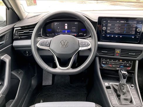 Used 2025 Volkswagen Jetta SE image 5