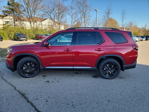 Used 2025 Honda Pilot Touring image 3