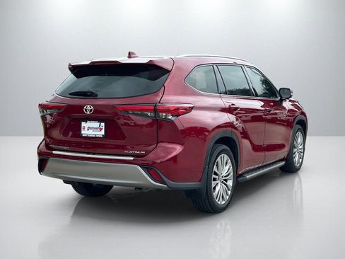Used 2023 Toyota Highlander Platinum FWD image 5