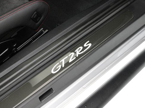 Used 2018 Porsche 911 GT2 RS RWD image 27