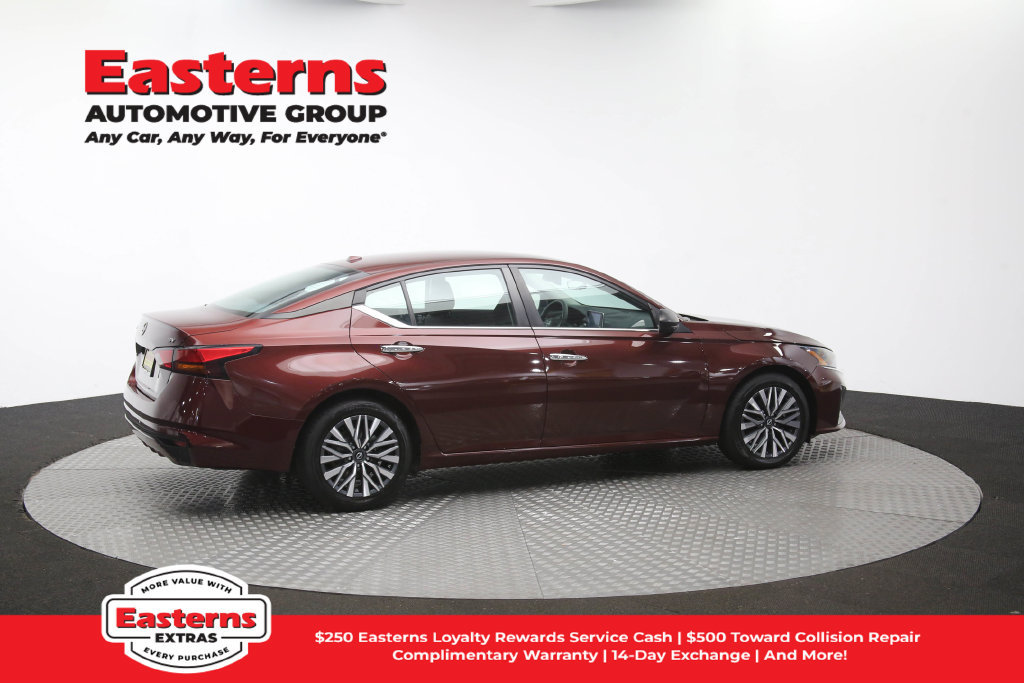 Used 2024 Nissan Altima 2.5 SV FWD image 46