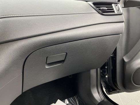 Used 2019 Nissan Rogue SV w/ Premium Package FWD image 33