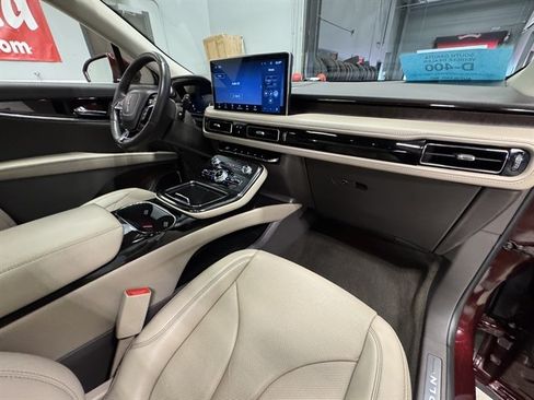 Used 2022 Lincoln Nautilus Reserve w/ Equipment Group 201A AWD/4WD image 12
