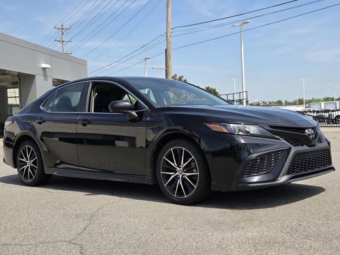 Used 2024 Toyota Camry SE image 7