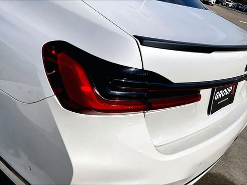 Used 2022 BMW 740i w/ Luxury Rear Seating Package image 25