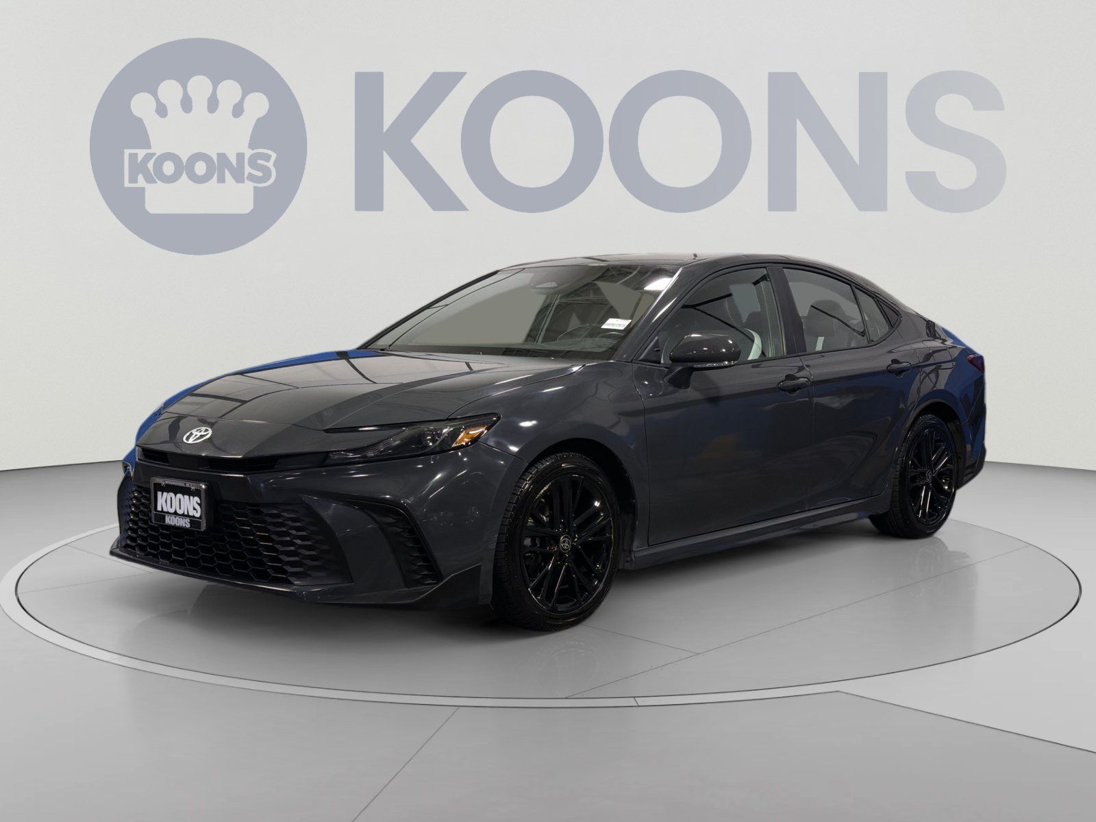 Used 2025 Toyota Camry SE FWD image 1