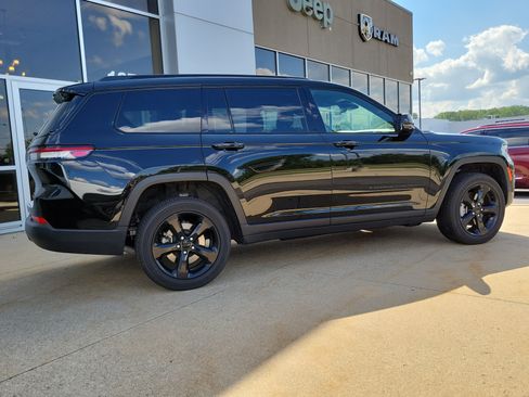 Used 2025 Jeep Grand Cherokee L Altitude AWD/4WD image 4