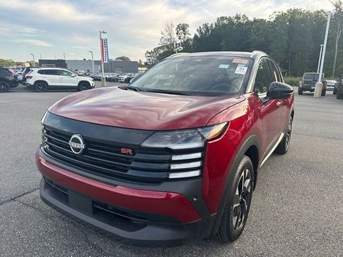 Used 2025 Nissan Kicks SR AWD/4WD image 2