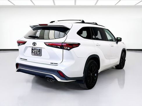 Used 2024 Toyota Highlander XSE image 4