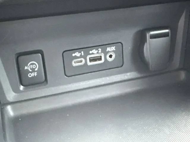 Certified 2025 Nissan Sentra SV FWD image 37