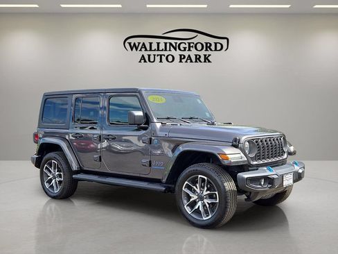 Used 2024 Jeep Wrangler Unlimited AWD/4WD image 3