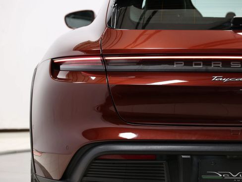 Used 2022 Porsche Taycan 4 Cross Turismo w/ Technology Package image 54