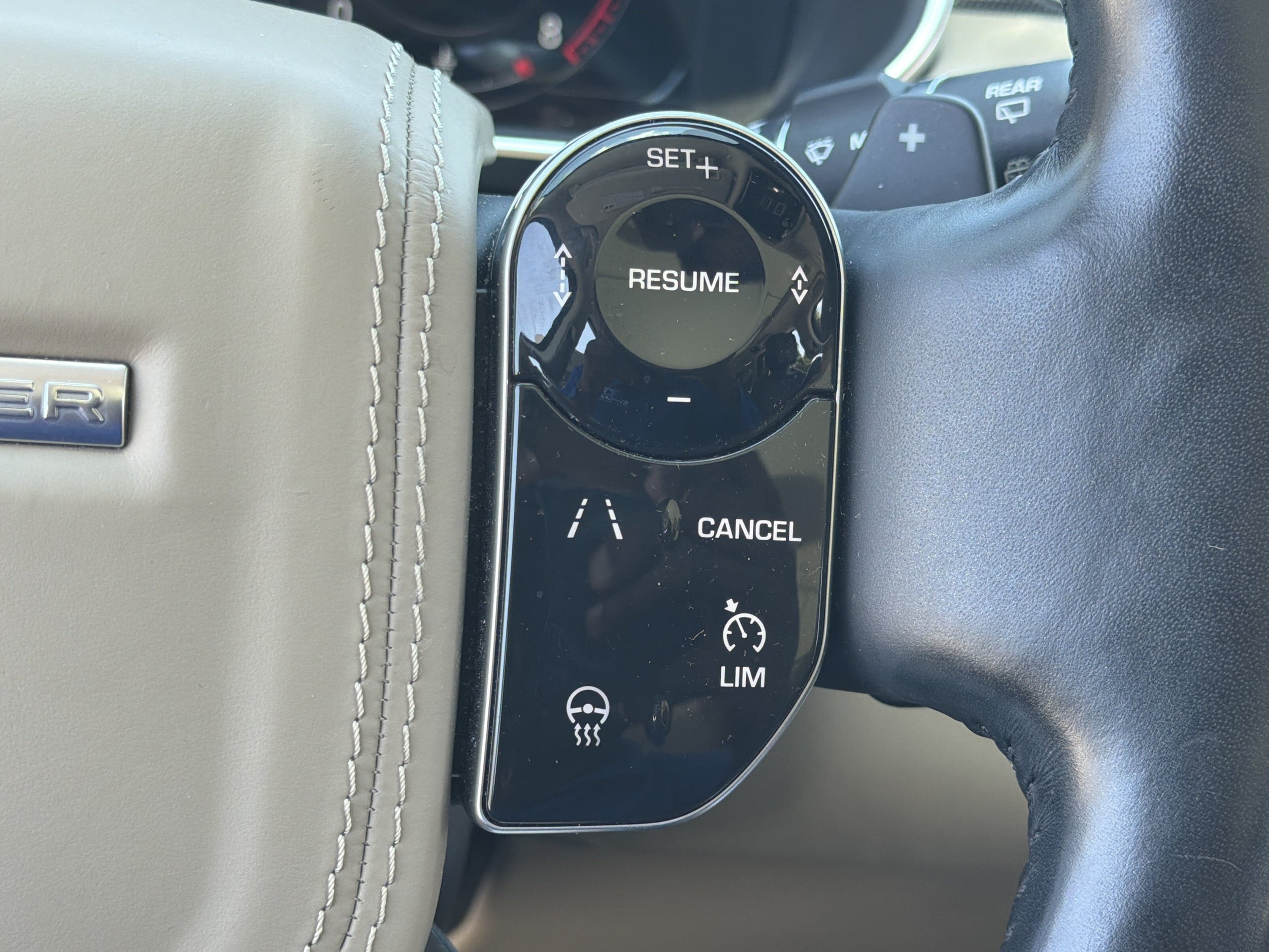 Used 2020 Land Rover Range Rover HSE AWD/4WD image 6