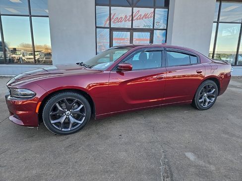 Used 2017 Dodge Charger SXT w/ Rallye Group image 4