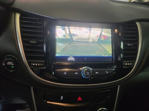 Used 2021 Chevrolet Trax LT w/ Midnight Edition image 23