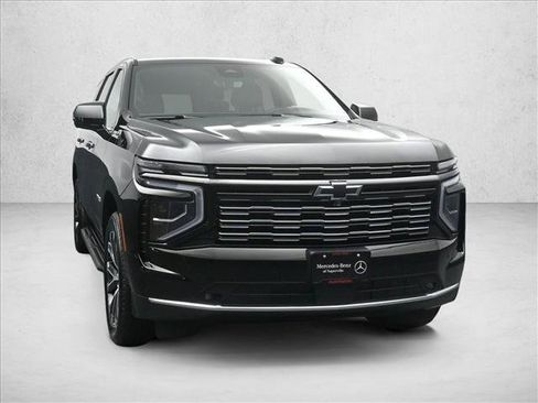 Used 2025 Chevrolet Tahoe High Country AWD/4WD image 4