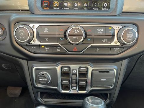 Used 2022 Jeep Wrangler Unlimited Sahara image 29