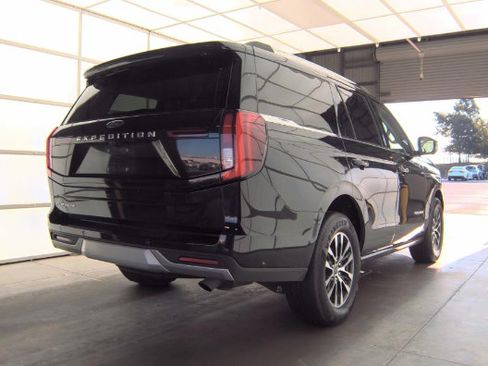 Used 2025 Ford Expedition Platinum AWD/4WD image 5