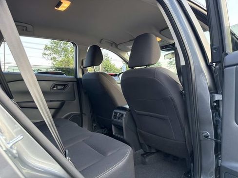 Used 2025 Nissan Rogue S AWD/4WD image 14
