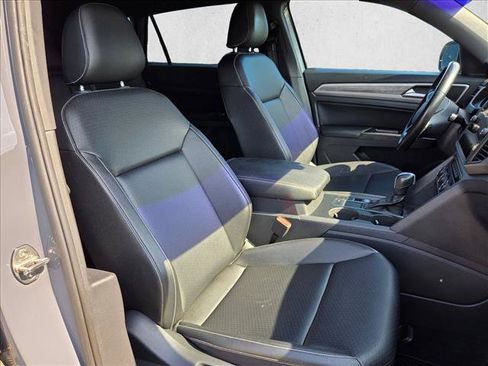 Used 2020 Volkswagen Atlas Cross Sport SE w/ Panoramic Sunroof Package FWD image 21