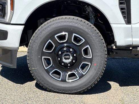 New 2026 Ford F350 Platinum w/ FX4 Off-Road Package image 31