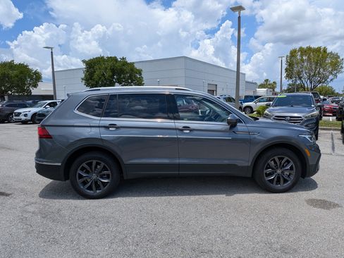 Used 2023 Volkswagen Tiguan SE FWD image 3