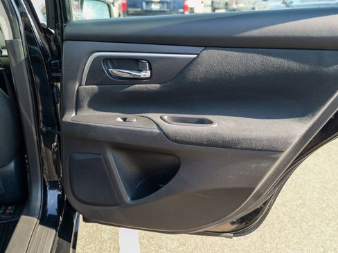 Used 2015 Nissan Altima 2.5 SV w/ Convenience Package image 29