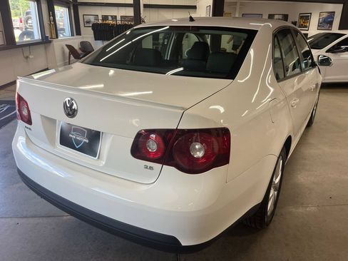 Used 2010 Volkswagen Jetta Limited Edition FWD image 12