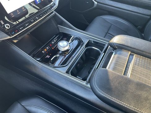 Used 2024 Jeep Wagoneer Series III image 20