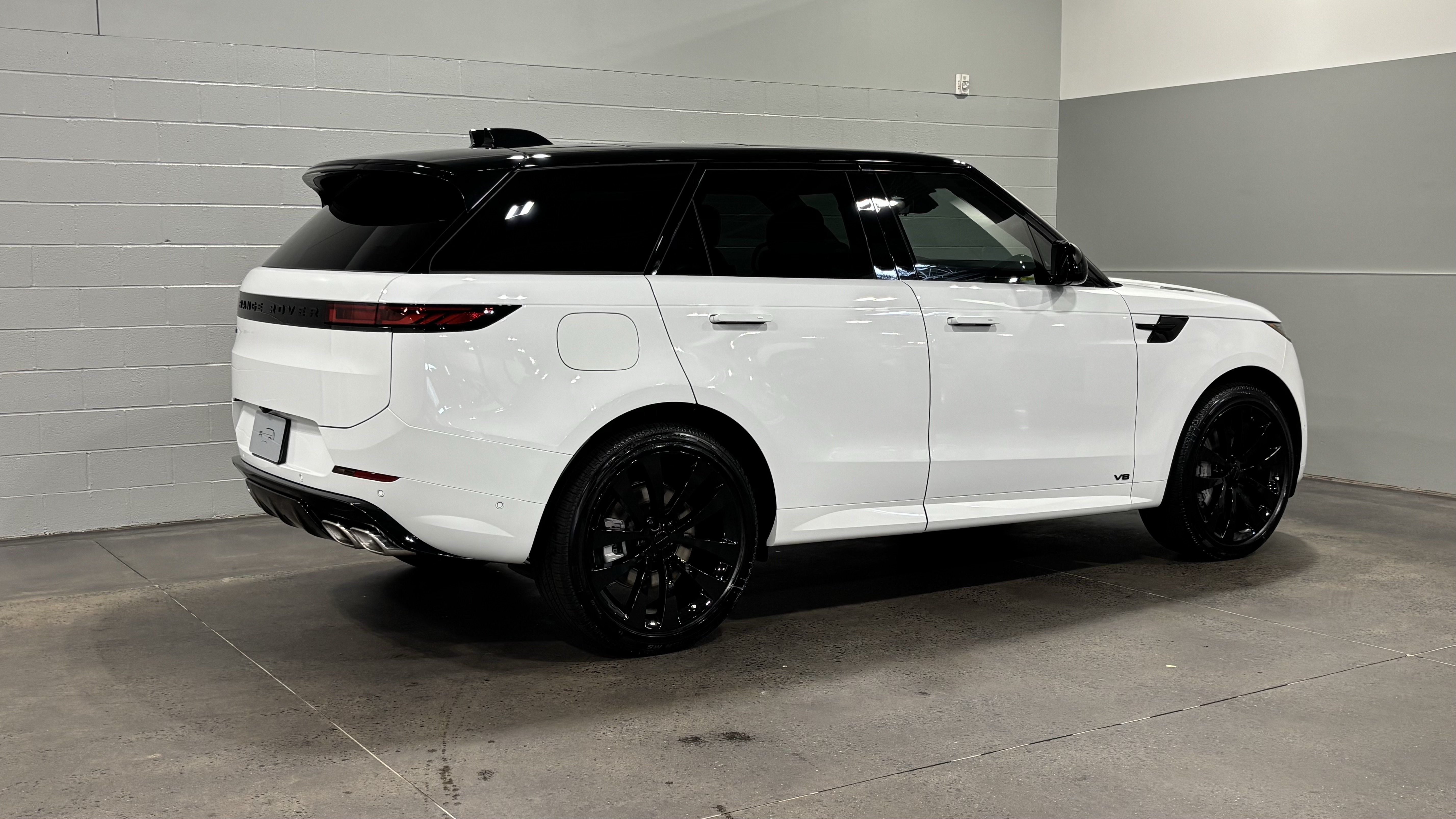 New 2026 Land Rover Range Rover Sport Dynamic SE AWD/4WD image 2