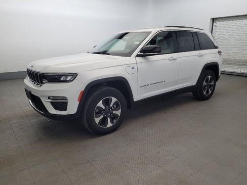 Used 2023 Jeep Grand Cherokee 4WD 4xe image 2