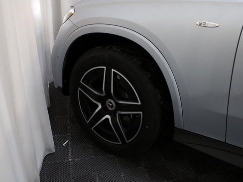 New 2025 Mercedes-Benz GLC 350e 4MATIC image 9
