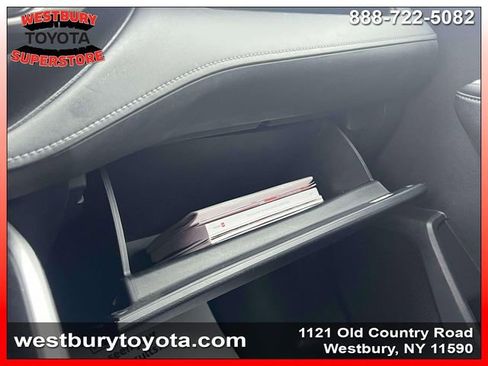 Used 2024 Toyota Highlander LE image 32