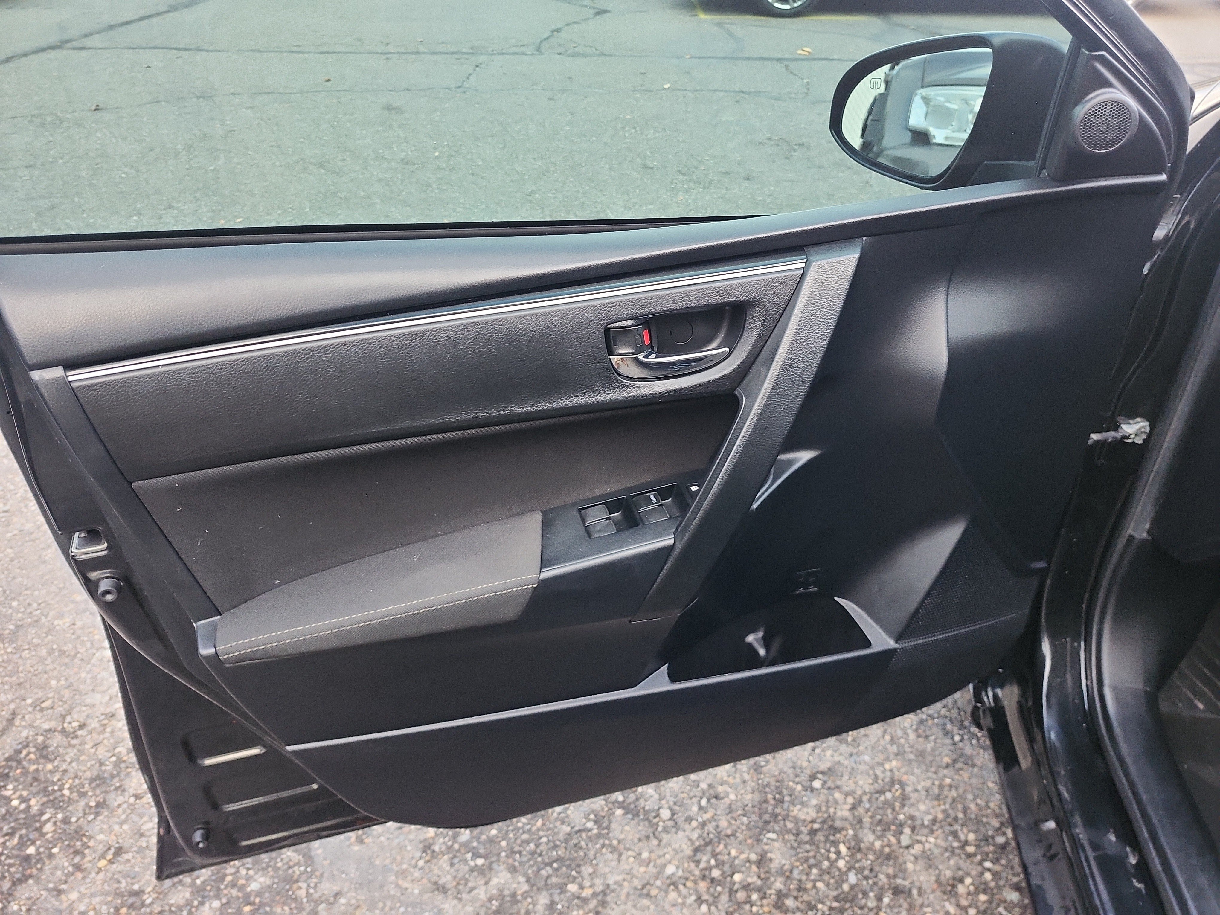 Used 2019 Toyota Corolla LE FWD image 13