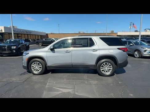 Used 2023 Chevrolet Traverse LT image 5