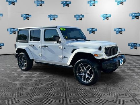 Certified 2024 Jeep Wrangler Unlimited w/ Convenience Group AWD/4WD image 8