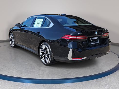 New 2026 BMW 530i xDrive w/ Premium Package AWD/4WD image 7
