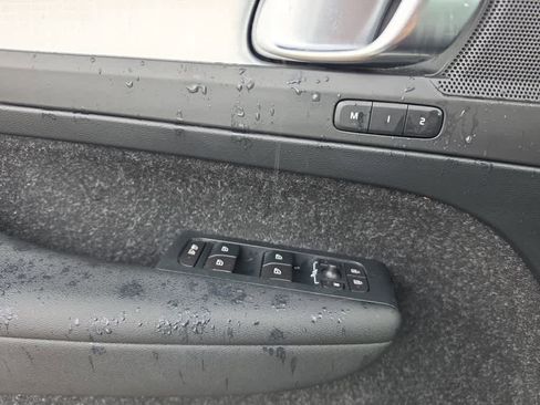 Used 2020 Volvo XC40 T5 Momentum w/ Protection Package Premier image 21